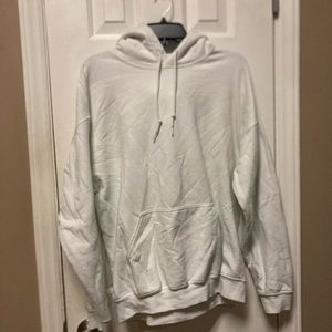 L White Gildan Sweatshirt
